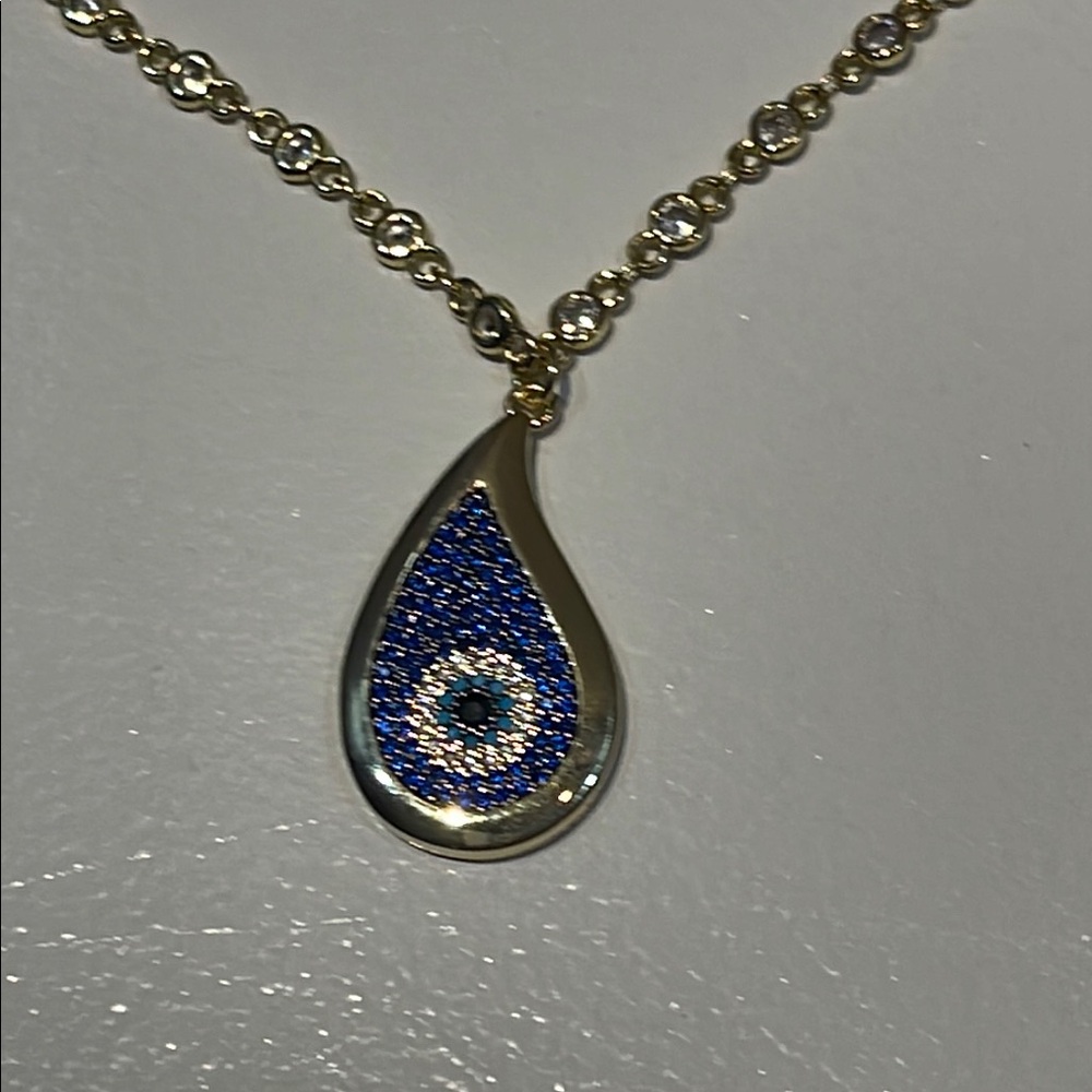New necklace never worn bling in chain and pendant beautiful